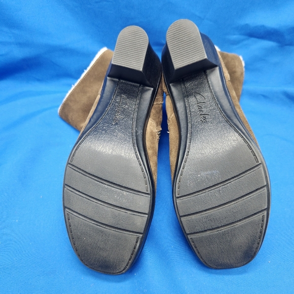 Clarks Bendables Olive Green Suede Boots with Faux Fur Lining- Mid Calf Size 8 - Picture 12 of 13